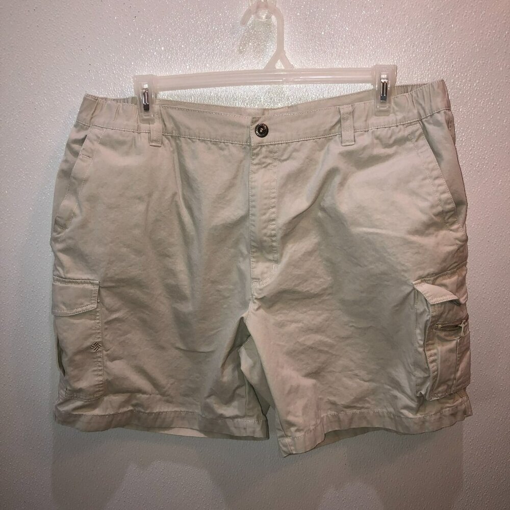Columbia Mens Size 2X x 8 Beige Khaki Flat Front Pockets Outdoor Cargo Shorts